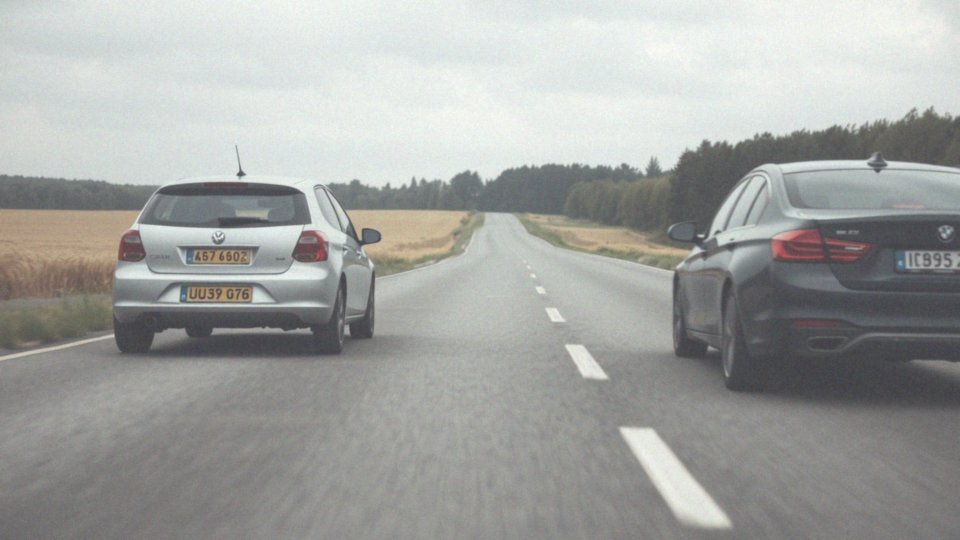 Jakie są główne obowiązki uczestników ruchu drogowego podczas manewru wymijania?