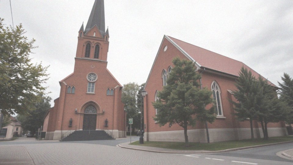 Jakie są różnice między parafiami diecezjalnymi a zakonnymi?