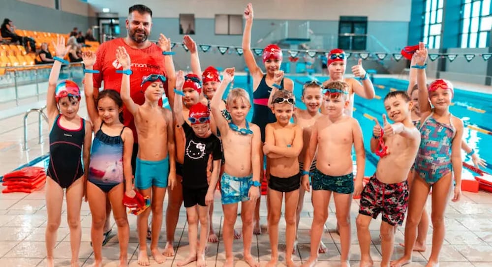 Nauka pływania dla dzieci i młodzieży w Cieszynie – bezpieczny start w sportową przygodę